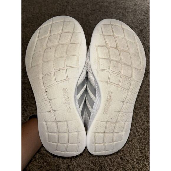 Adidas women's sz. 7.5 white classic sneaker. Nice pair, comfortable - Picture 7 of 8